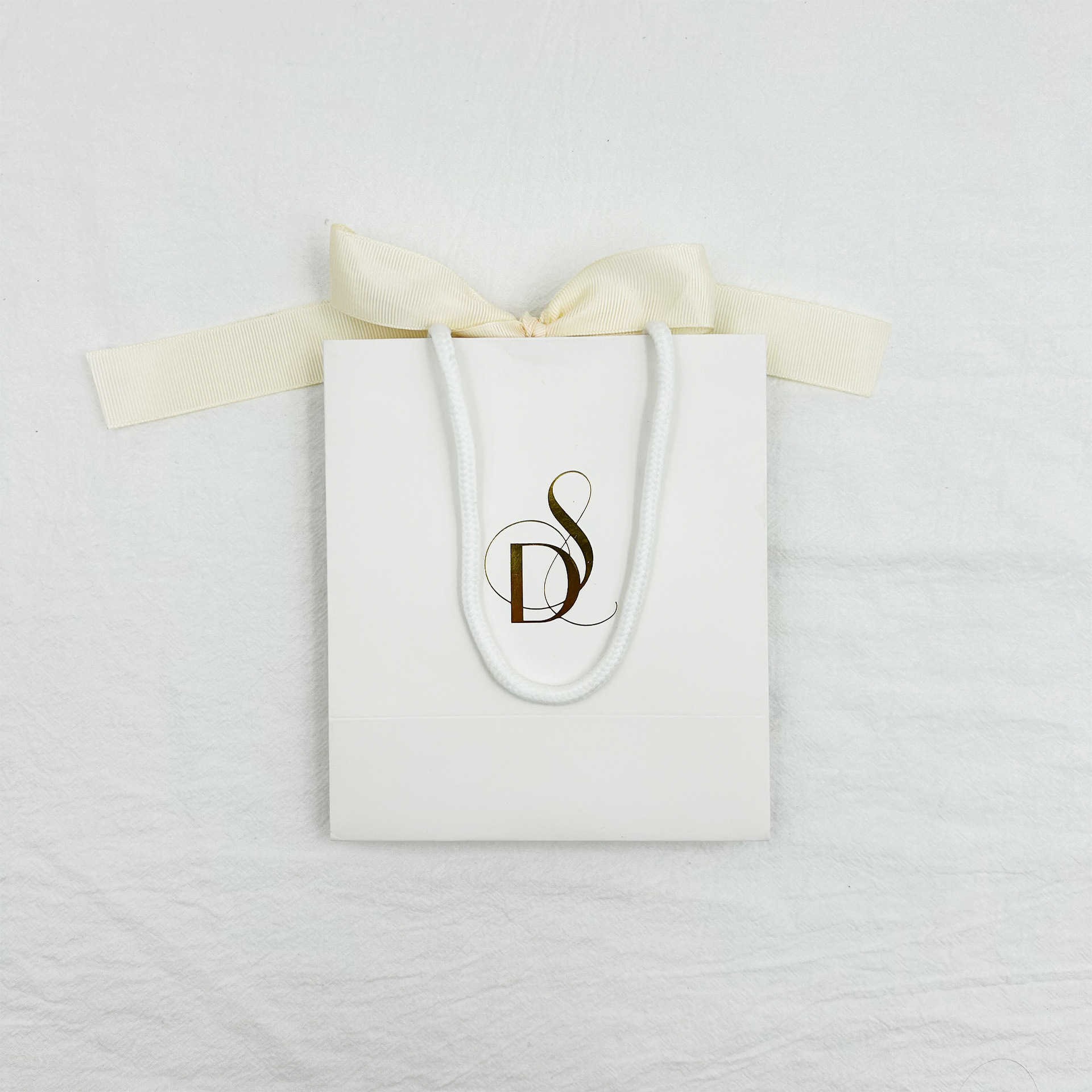 手提袋纸袋定制豪华礼品纸袋购物结婚礼品包装，印有LOGO包装袋