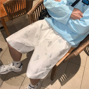  夏季新款反光短裤男士宽松蝴蝶印花运动休闲五分裤图片