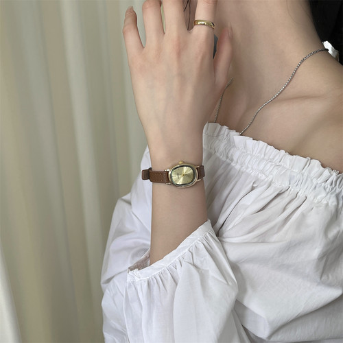 小众轻奢椭圆形手表女百搭石英表