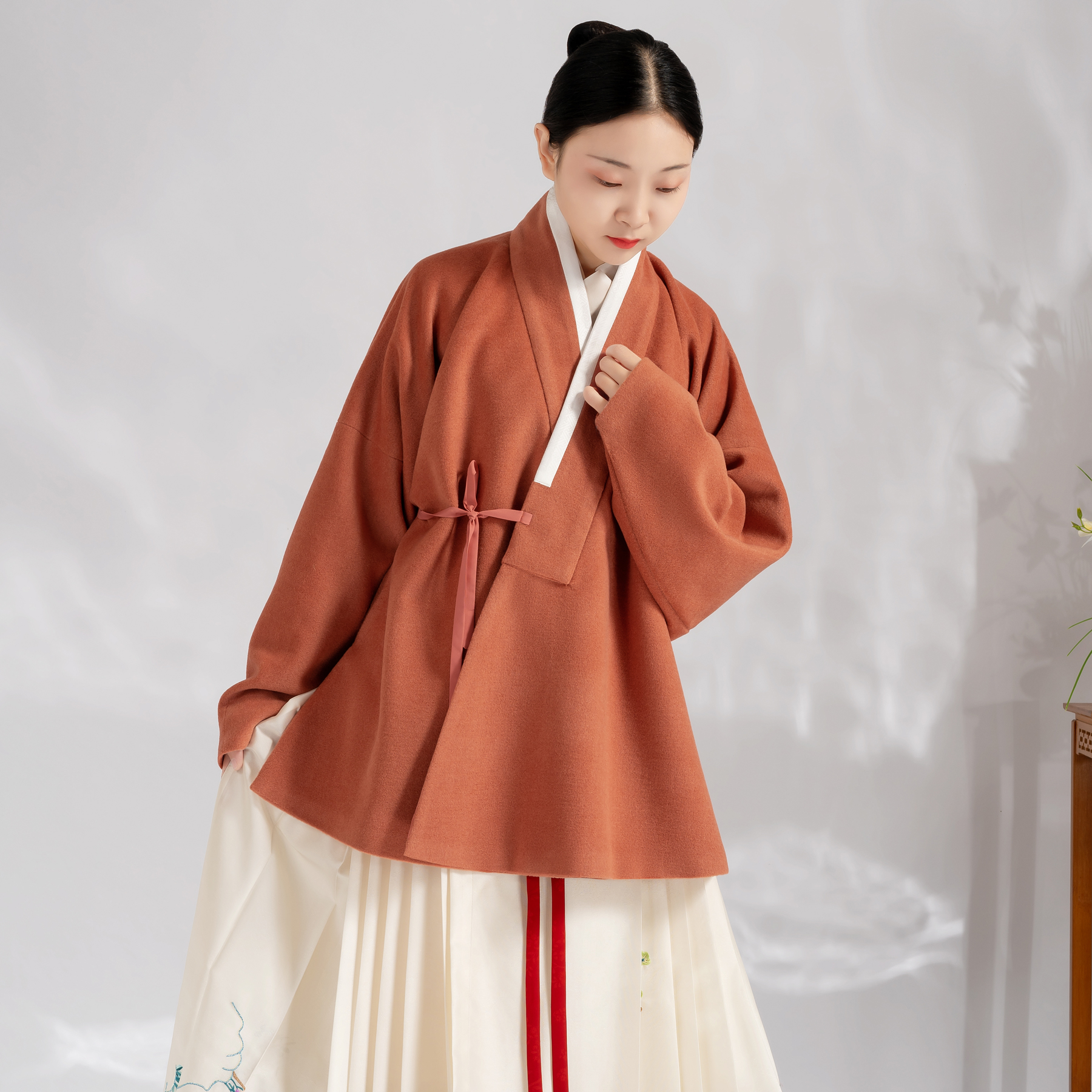 松塔汉服 毛呢羊绒羊毛保暖对穿交弓袋袖短袄秋冬女款明制对交穿