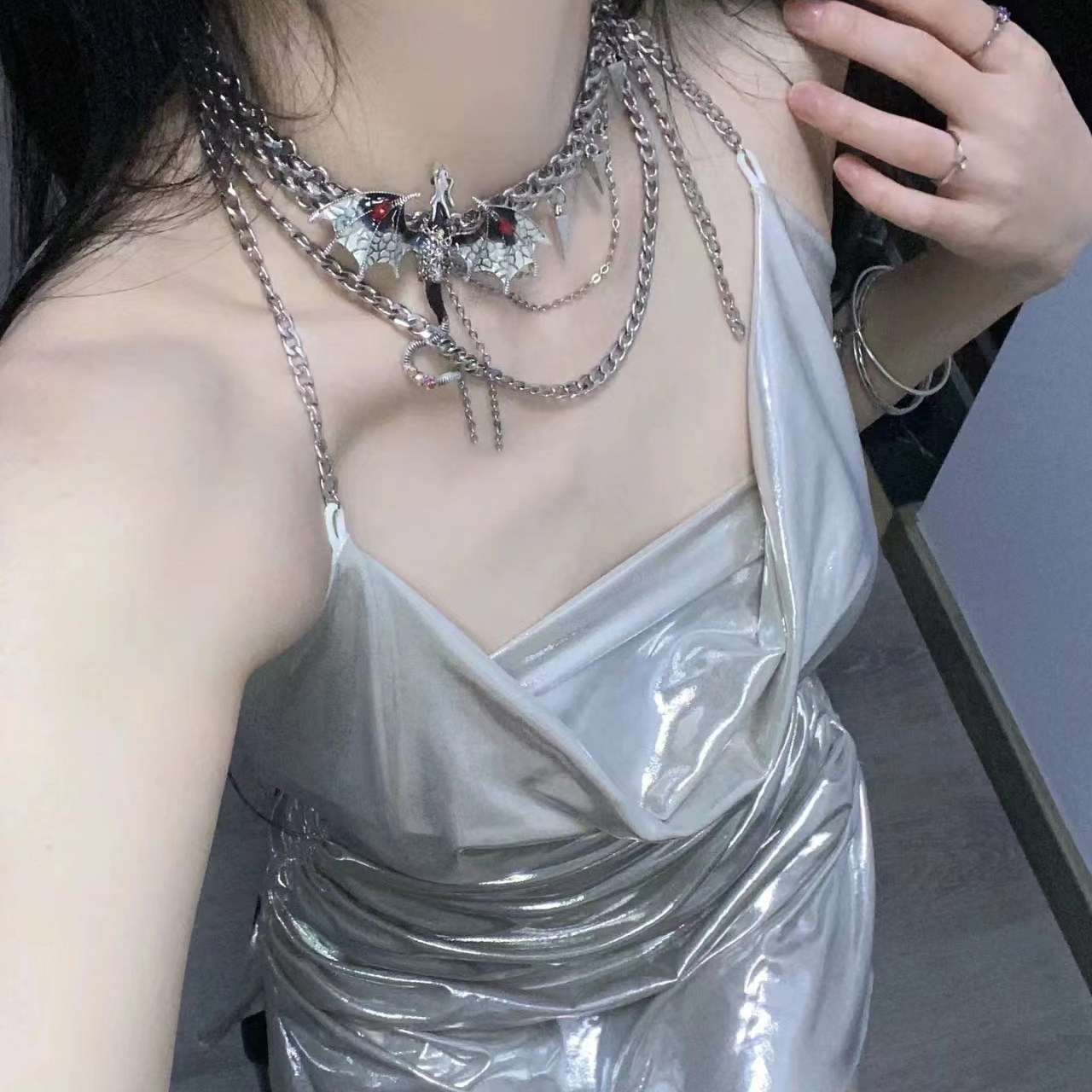 Y2K 중공업 검정과 빨강 가시 플라잉 드래곤 목걸이 초커 뜨거운 소녀 하위 문화 달콤한 멋진 펑크 고스 유럽과 미국의 틈새 시장