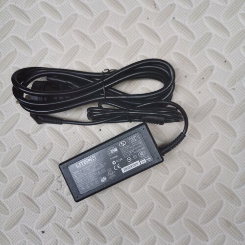 适用神舟电脑飞天UI43 UI47 UI45笔记本充电器19V3.42A电源适配器
