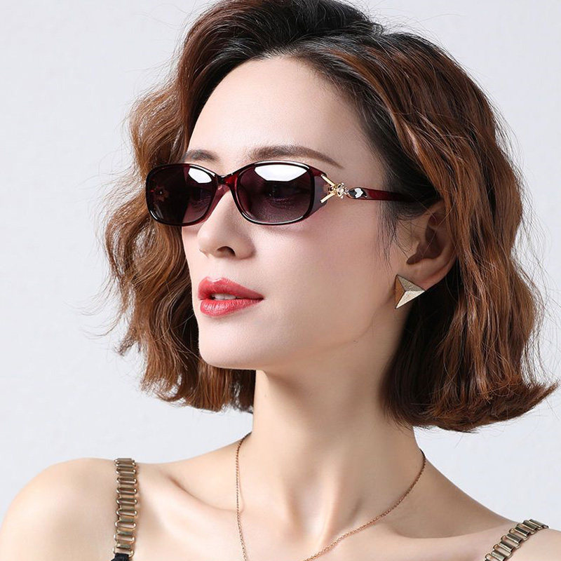 2026小框太阳镜女士网红新款偏光眼镜防紫外线时尚狐狸头镶钻墨镜