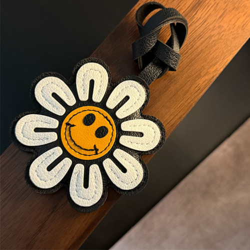 Smiling flower微笑花花真皮质钥匙扣包包挂件手工汽车挂饰小礼物
