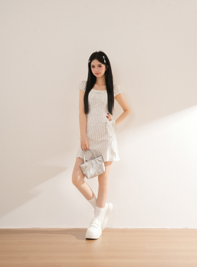 风琴少女 古着A字短裙小众设计感白色条纹方领收腰连衣裙小清新女