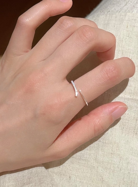 巨好看的素圈戒指2026新款爆款女学生党银色小众设计精致装饰指环