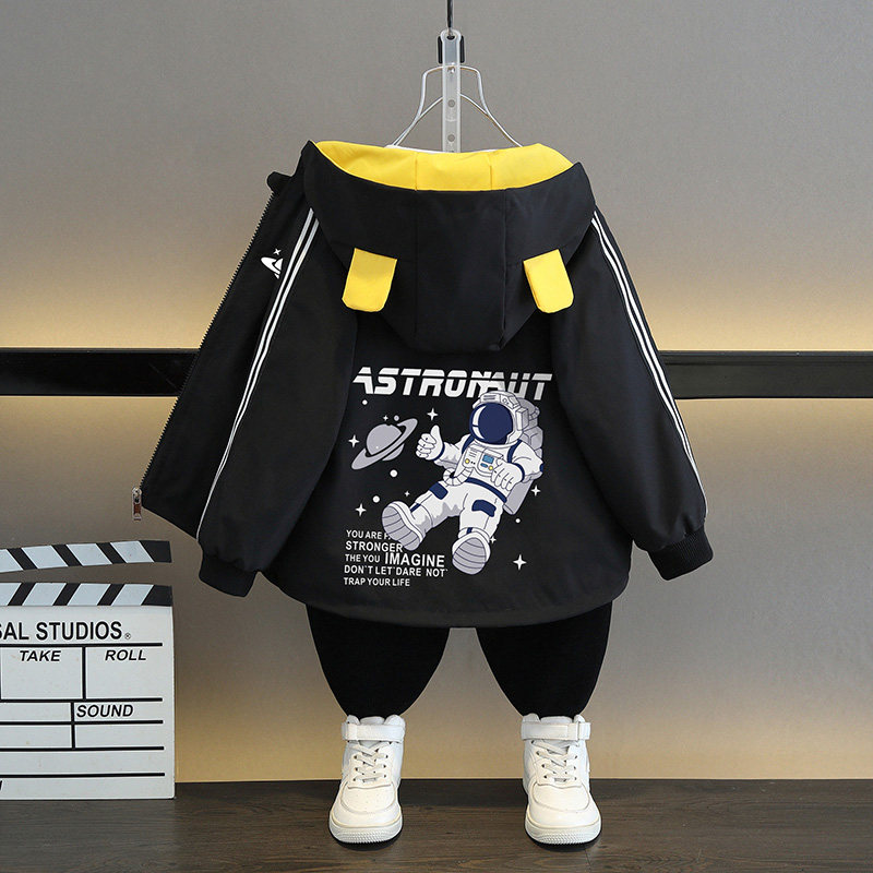 男童春装外套薄款2026新款冲锋衣潮帅气上衣儿童连帽痞帅童装秋装