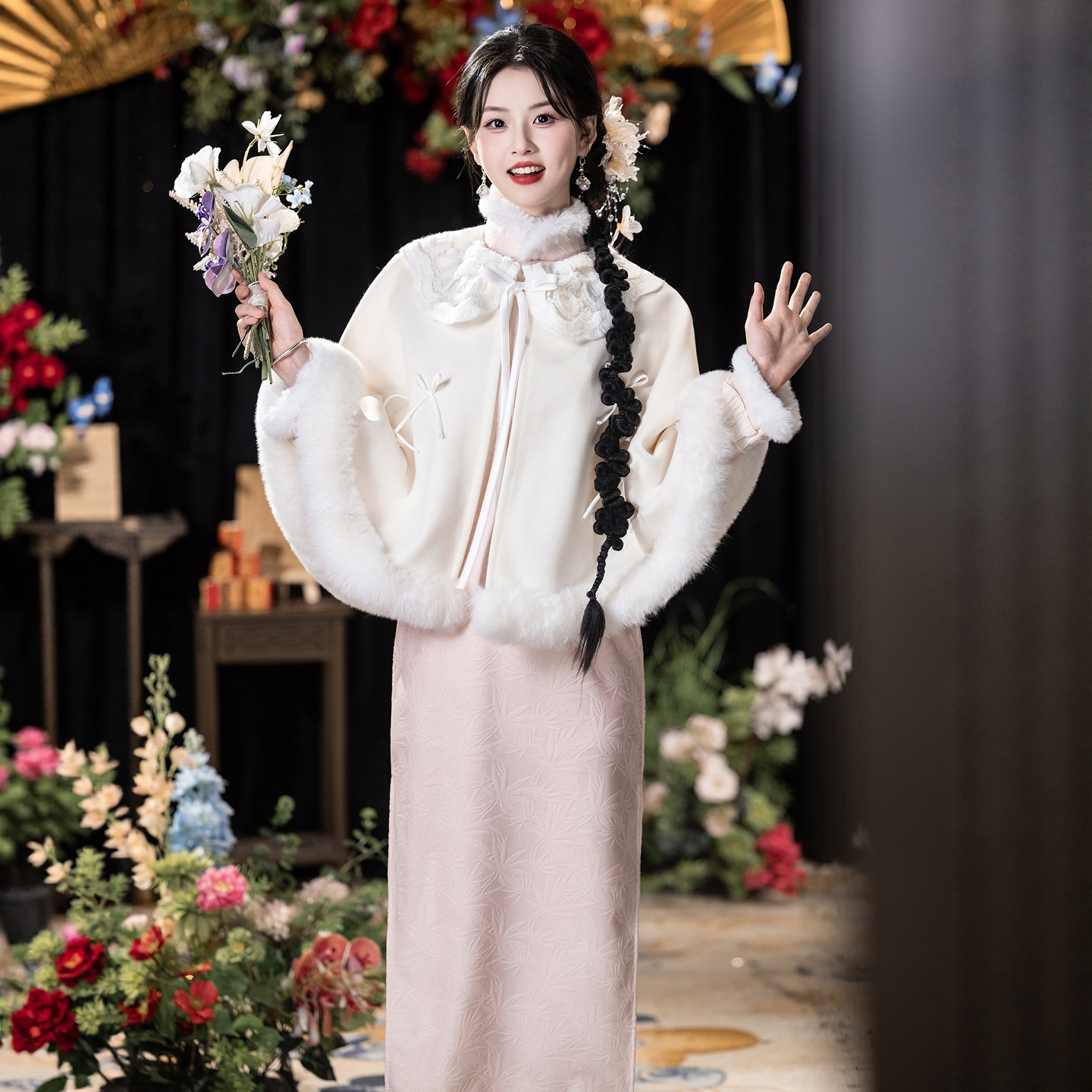 海棠记白色披肩搭配敬酒服新娘