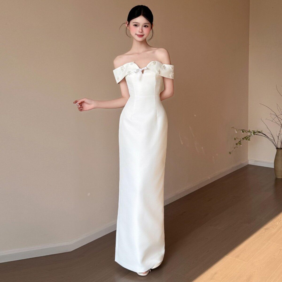 一字肩轻婚纱2026新款新娘订婚礼服连衣裙缎面气质法式简约出门纱