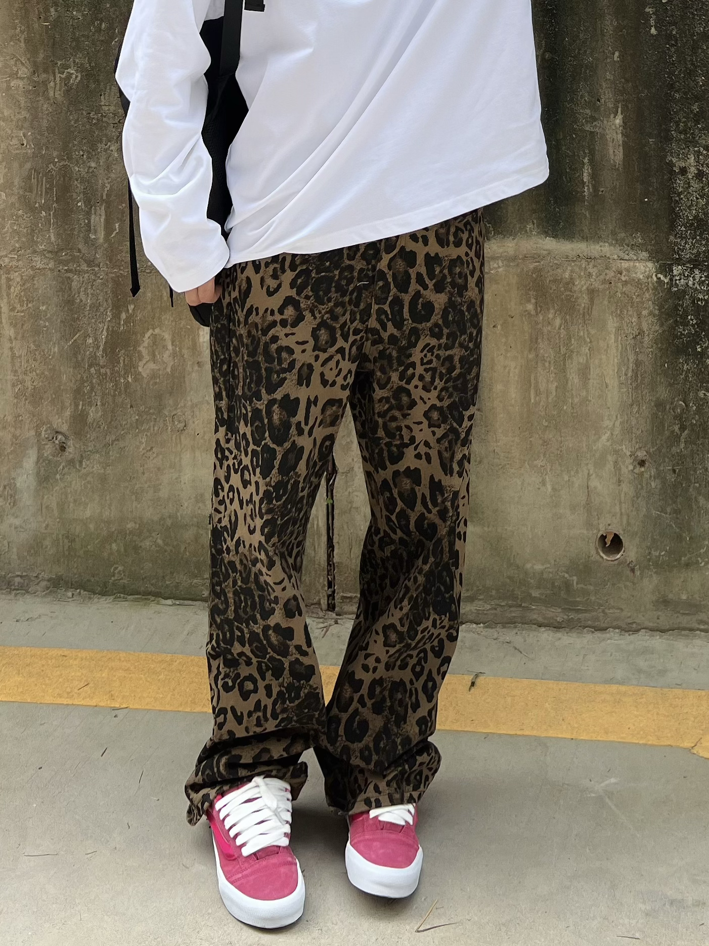 一只然 B3616经典豹纹美式百搭直筒牛仔裤