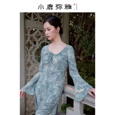 小鹿弥雅《清波》清冷文艺100桑蚕丝印花小鱼尾长袖连衣长裙春夏