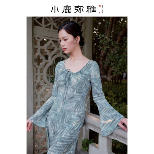 小鹿弥雅《清波》清冷文艺100桑蚕丝印花小鱼尾长袖连衣长裙春夏