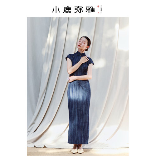 原创新中式仿牛仔印花月亮袖旗袍