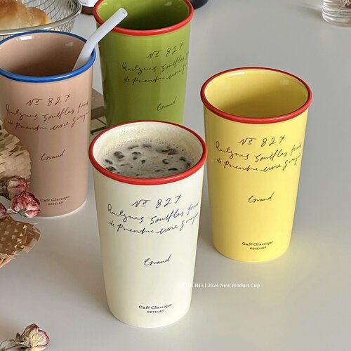手写风字母撞色陶瓷手握杯