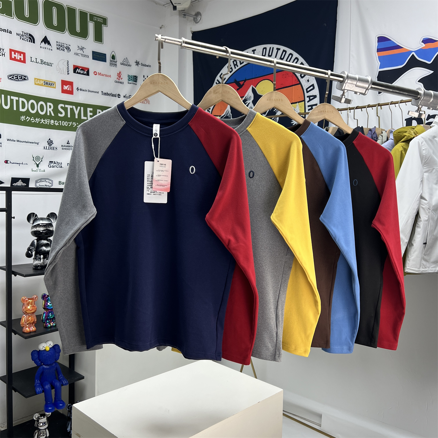 多巴胺色不对称撞色插肩打底衫