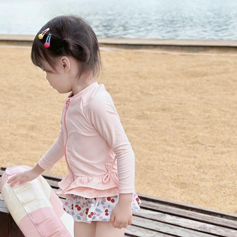 高端女童游泳衣夏季2026新款女宝宝泳裙裤儿童防晒分体式长袖泳装