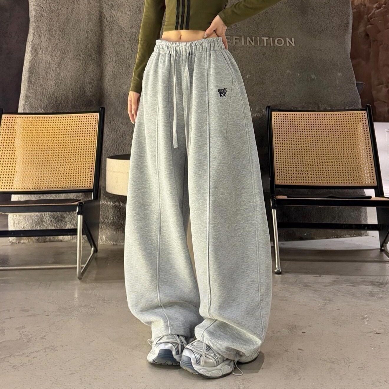 火柴人刺绣阔腿卫裤女2026秋款新款休闲宽松直筒百搭运动弯刀裤子