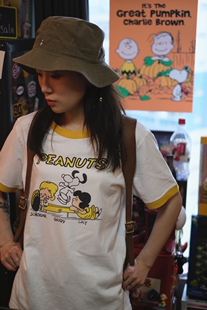 1950印花短袖 买梦想 奶奶 PEANUTS香草白蛋黄边史努比经典 情侣装