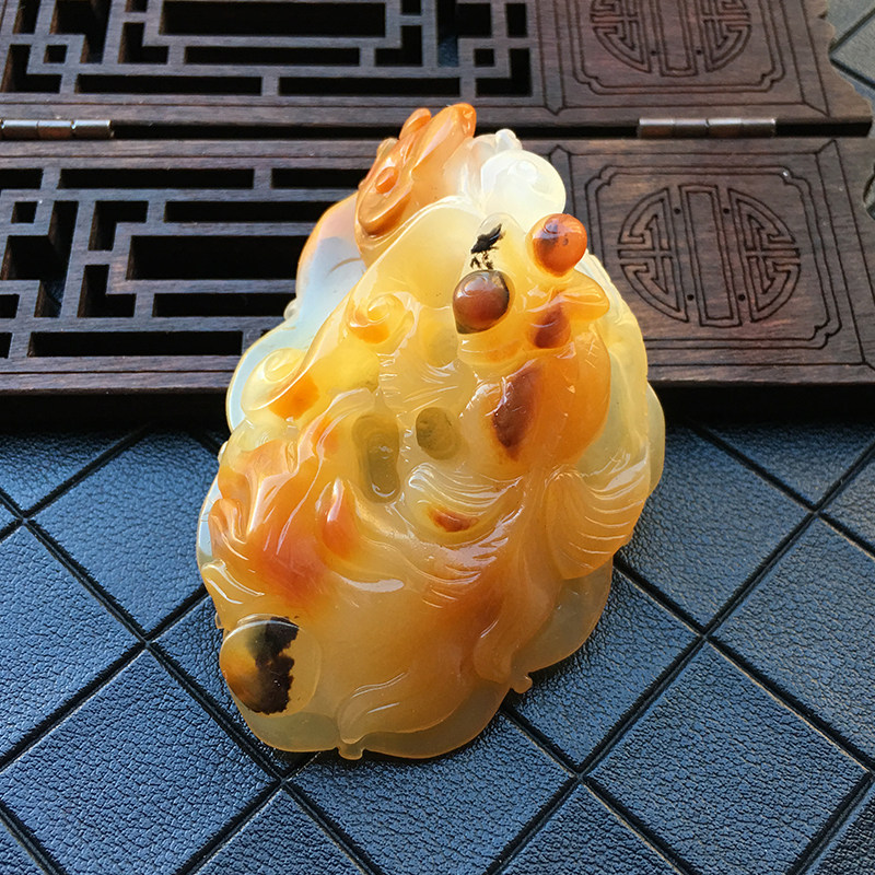 黄龙玉年年有鱼吊坠 纯天然玉石雕刻 水草花年年有鱼 正品黄龙玉