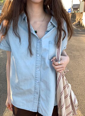 新款水洗蓝短袖牛仔衬衫女夏季小众复古休闲薄款外套女排扣显瘦潮