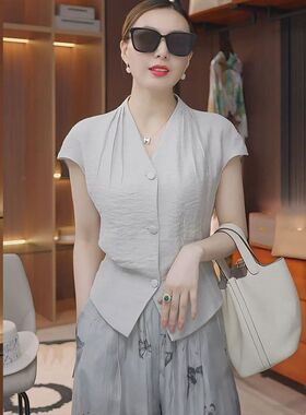 灰色V领短袖衬衫女夏季2024新款小众设计感压褶高端复古别致上衣