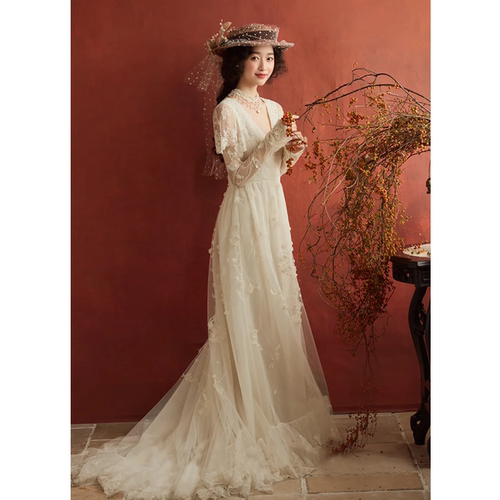 法式复古仙女风V领蕾丝婚纱