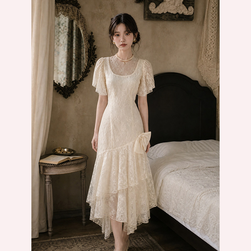法式蕾丝简约小众森系绝美复古礼服新娘结婚订婚领证拍摄连衣裙图片