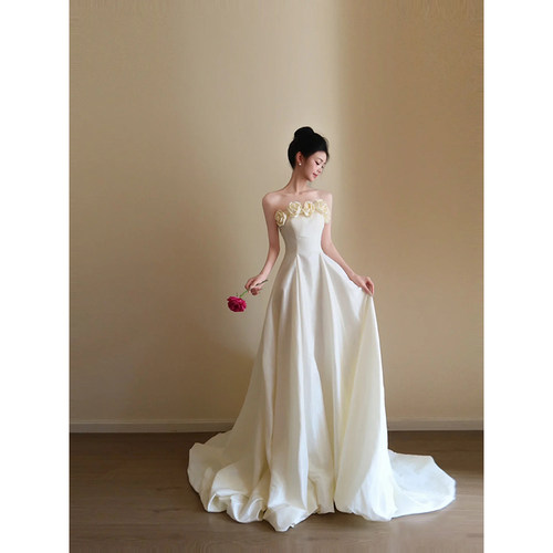 法式森系简约新娘复古轻婚纱出门纱超仙缎面抹胸拍摄高级感礼服裙