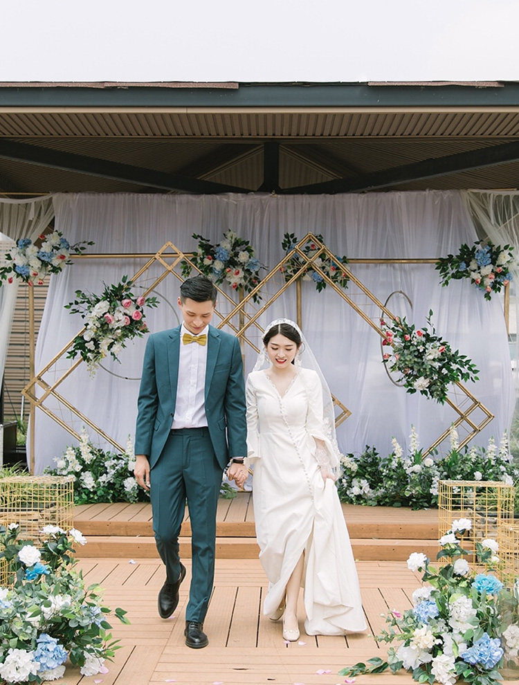 雅赏简约法式缎面轻婚纱