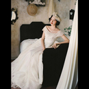 法式 气质小众简约白色新娘轻婚纱复古蕾丝迎宾出门纱旅拍写真礼服