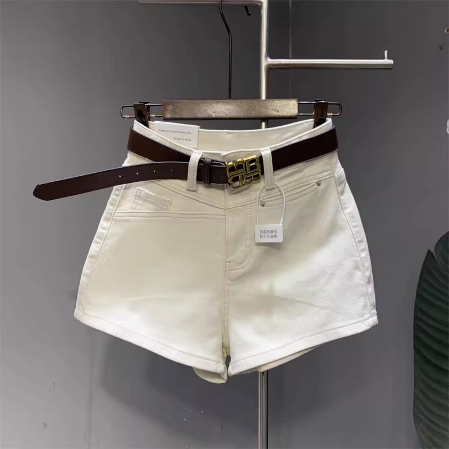 欧货2026年夏季新款简约通勤百搭显瘦纯色牛仔短裤洋气舒适热裤女