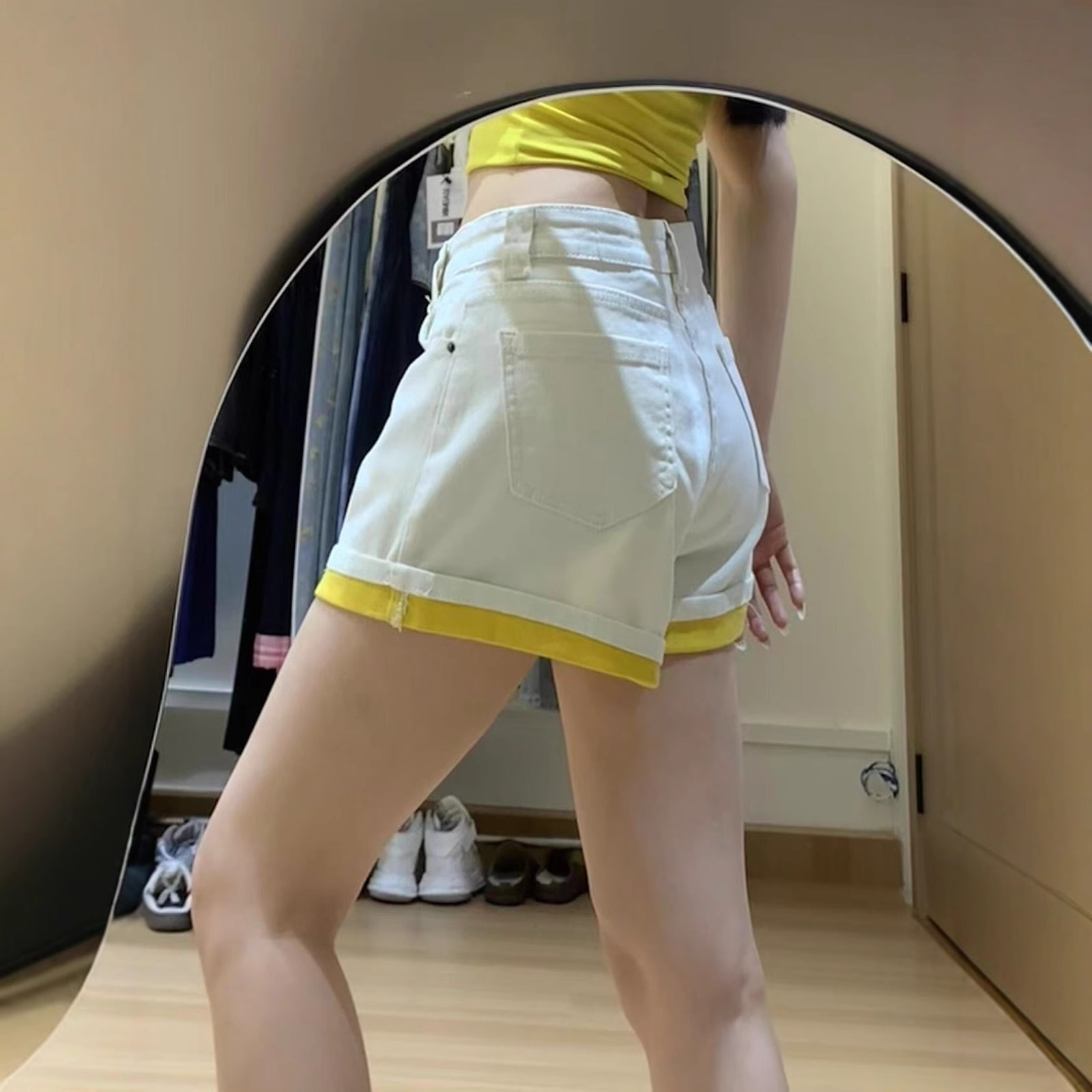 多巴胺黄色牛仔短裤女夏季2025新款美式设计感撞色休闲阔腿热裤字