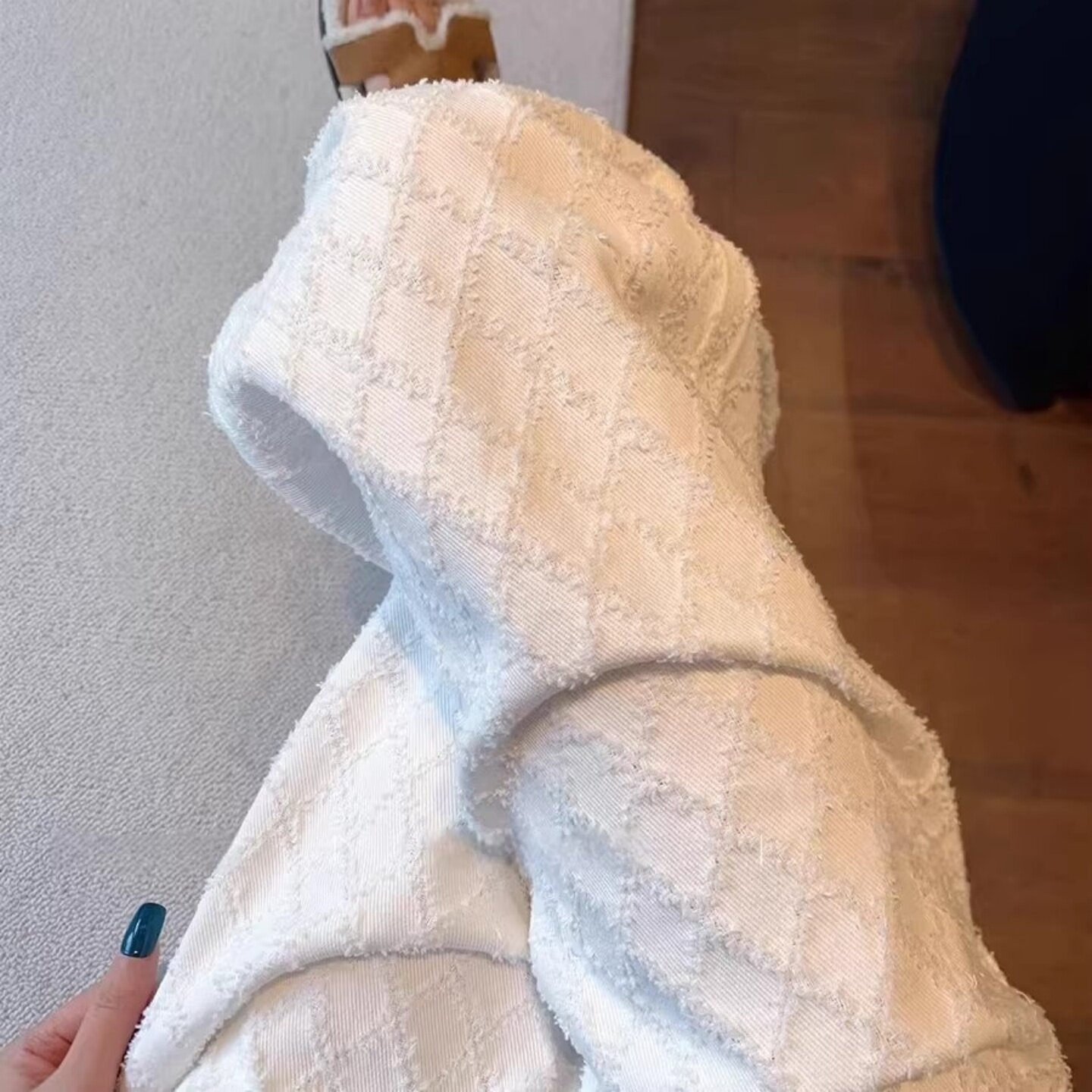 白色小香风菱格提花牛仔裤女2026春季新款时髦高腰显瘦休闲直筒裤