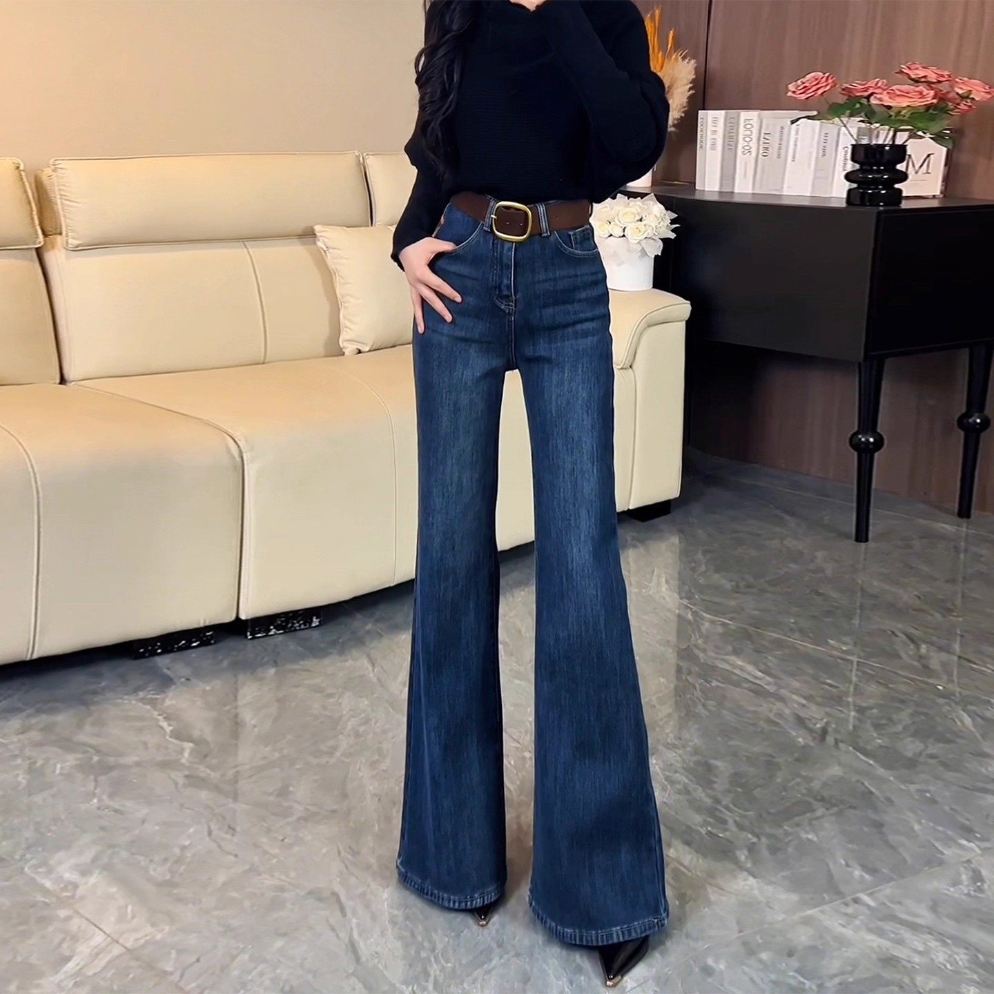 加绒窄版直筒微喇牛仔裤女2025冬季新款不贴腿显瘦垂感喇叭拖地裤