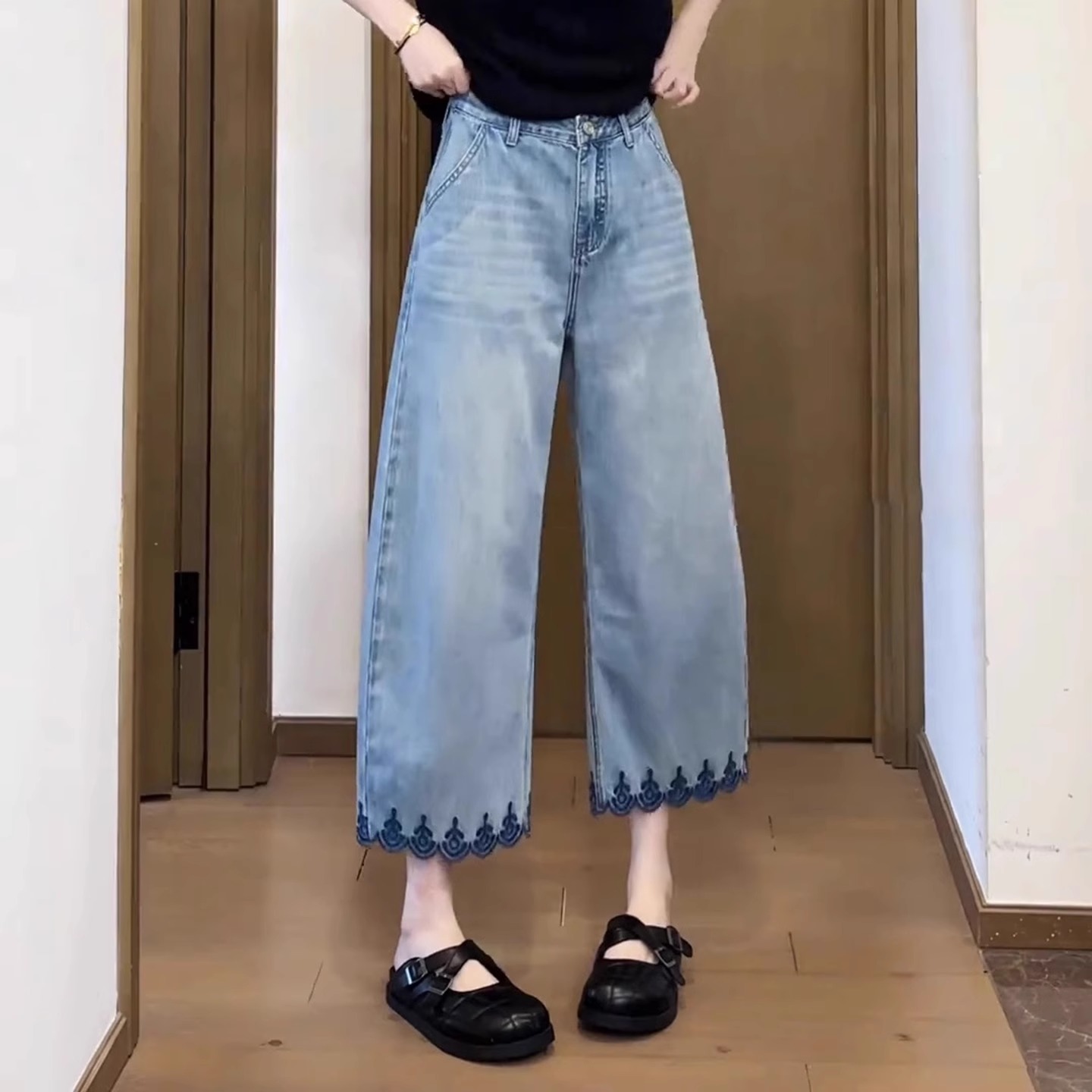 大码刺绣弯刀牛仔裤女夏季薄款胖mm显瘦直筒宽松八分阔腿奶奶裤子