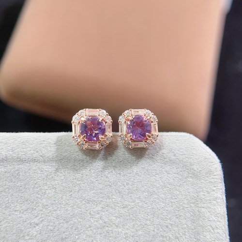 紫水晶耳钉  颜色超级棒，神秘梦幻紫，晶体干净，水润礼物圣诞节