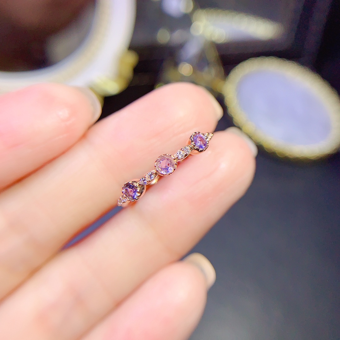 【地大珠宝】坦桑戒指，颜色超深的坦桑石，晶体全净火彩爆闪，主