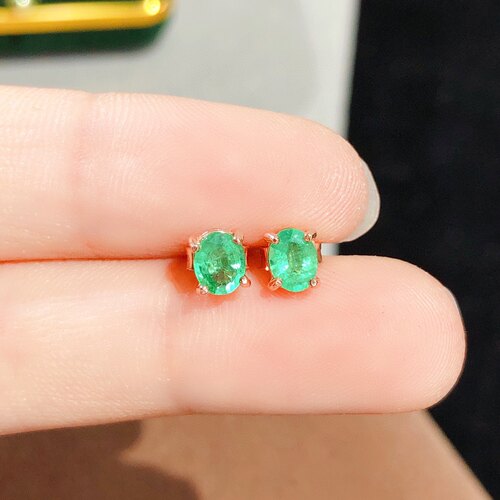 哥伦比亚祖母绿耳钉，高净度满火彩:4*5mm925纯银精工镶嵌