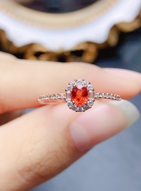 天然彩蓝宝戒指到货，颜色好晶体全净火彩爆闪，S925银主石4*5mm