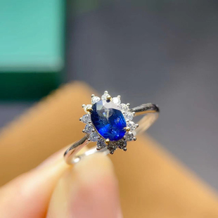 【中国地质大学】【中国地质大学】戴妃款蓝宝石戒指，925银镶嵌