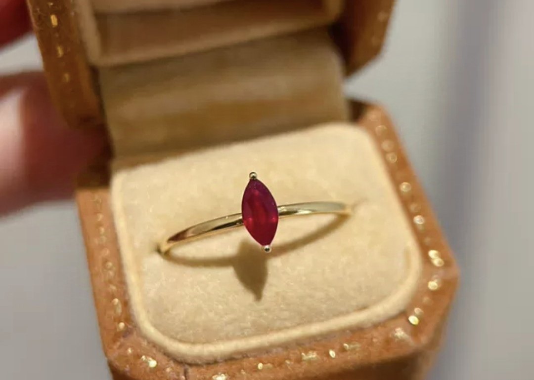 18k金天然红宝石戒指 鸽血红超级显白 马眼修饰手型  简约大方,珠宝/钻石/翡翠,手饰,淘宝优惠券,粉丝福利购,淘宝优惠卷