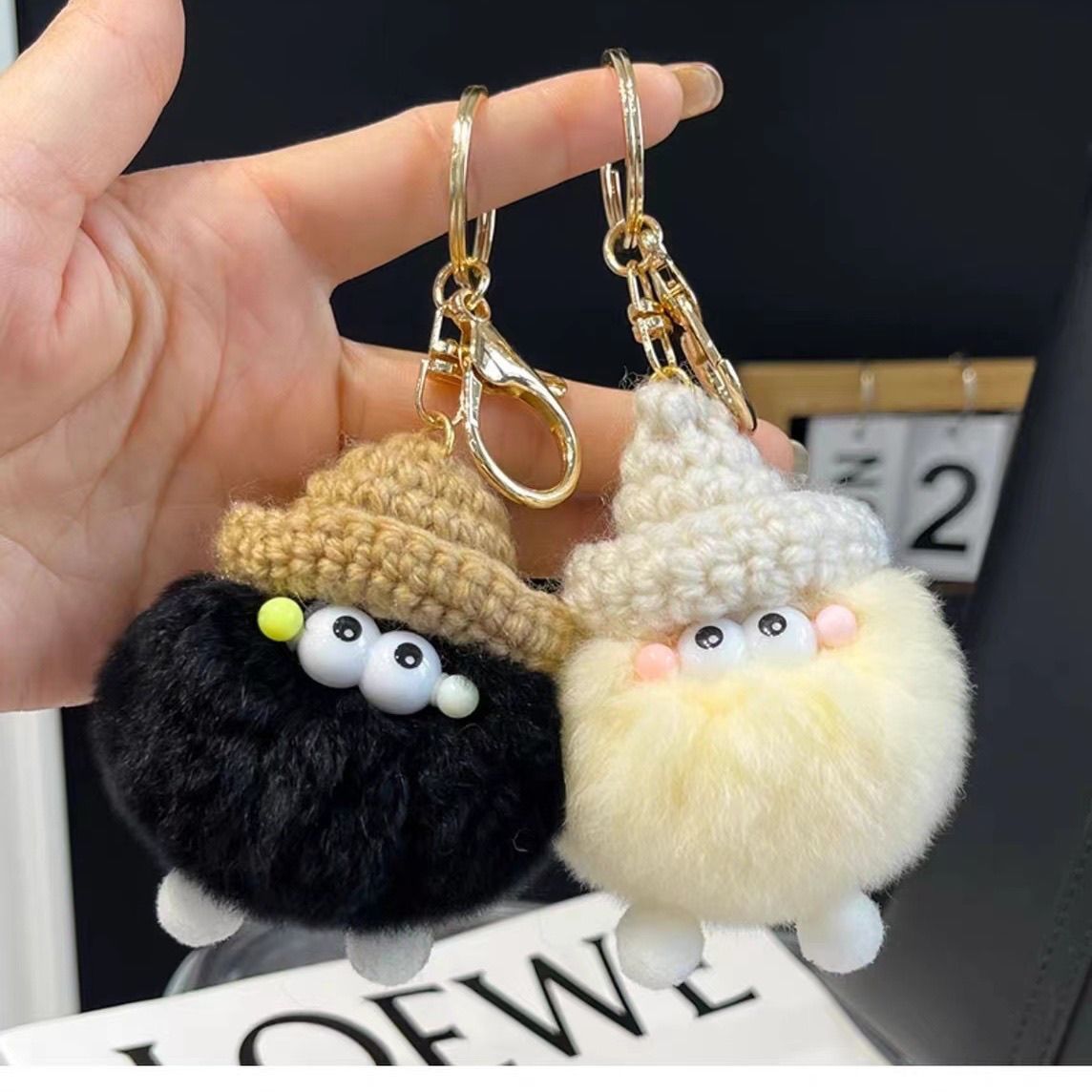 88vip两元情侣闺蜜可爱毛绒獭兔小煤球汽车钥匙扣少女心公仔挂饰