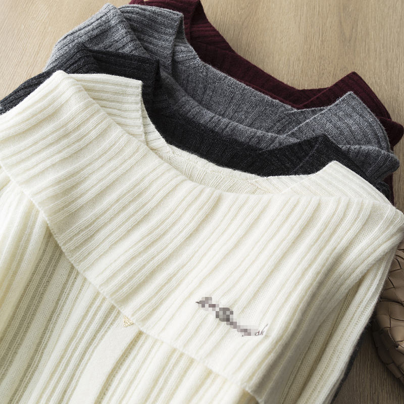 一字翻领字母刺绣绵羊毛针织衫