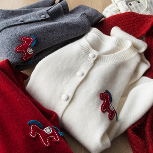 巨美~马到成功好意头！小马刺绣全羊毛圆领宽松百搭针织开衫毛衣