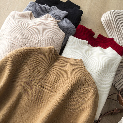 纯羊毛肩部镂空钩花半高领针织衫