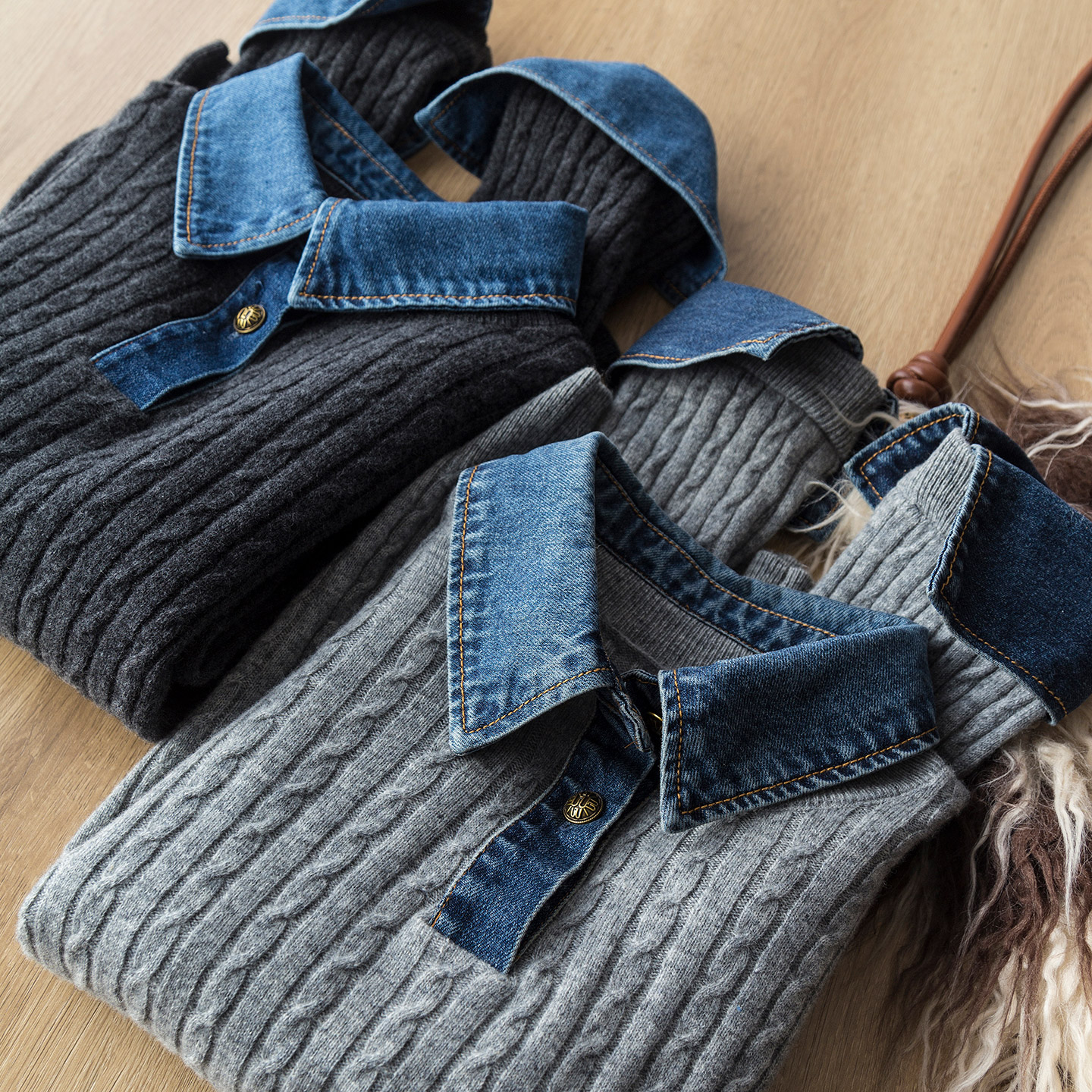 时髦不费力 叠搭假两件牛仔拼接翻领宽松绞花羊毛针织衫毛衣女