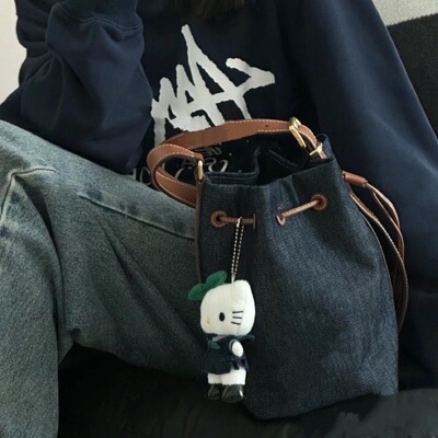 复古休闲牛仔帆布百搭斜挎水桶包包女2024秋季新款单肩手提包