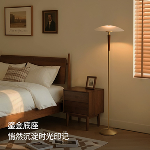 2025新款客厅氛围落地灯中古沙发旁边高级感爱斯兰全光谱装饰灯具