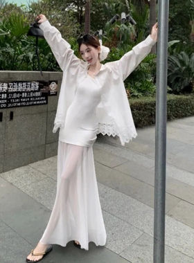 白色网纱拼接吊带洋装女
