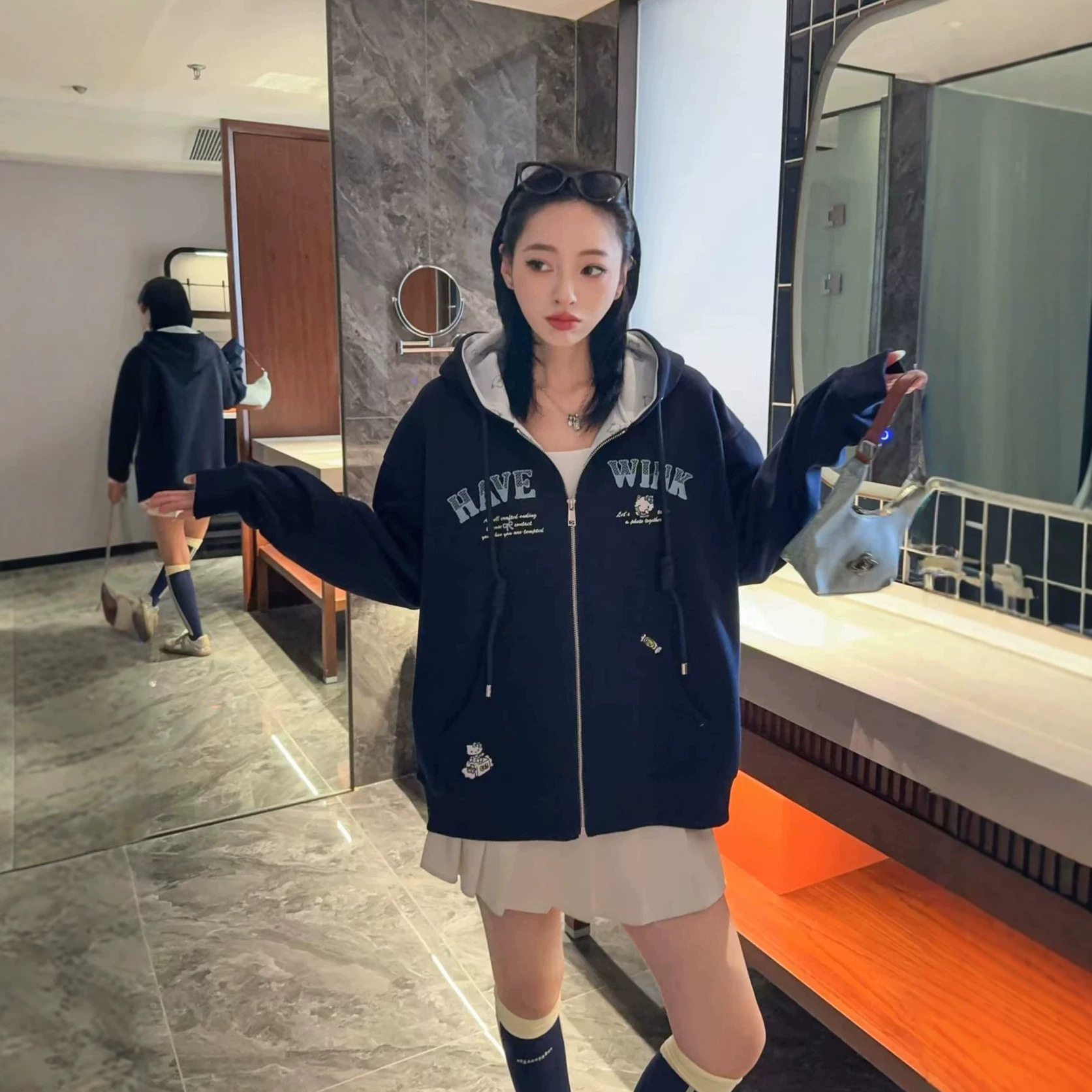 女装外套秋季2026新款好看韩系连帽拉链开衫宽松休闲学生刺绣上衣
